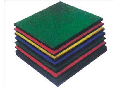 橡胶地垫价格参考与塑胶材质对比