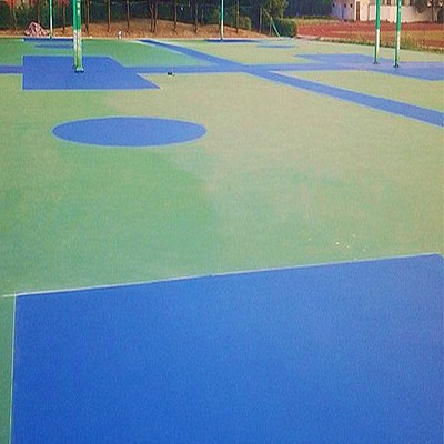 EPDM与塑胶篮球场 性能、差异与应用解析
